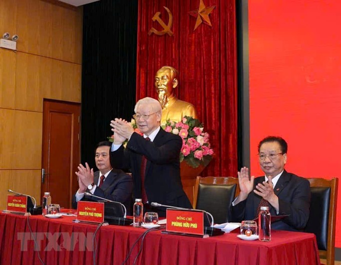 Tổng Bí thư Nguyễn Phú Trọng và ông Phùng Hữu Phú tại Hội nghị tổng kết công tác của Hội đồng Lý luận Trung ương, phát sóng trên VTV1.