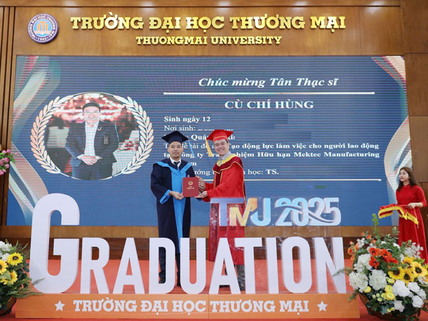 Mô hình luyện thi Aptis ‘thực chiến’ ở Hùng Gia Edu