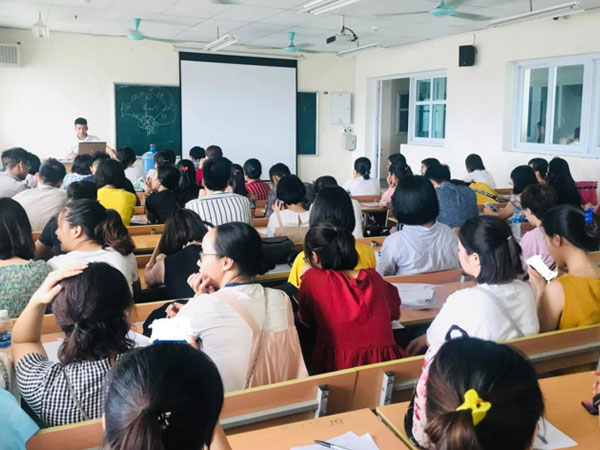 Hùng Gia Edu triển khai mô hình luyện thi APTIS 'thực chiến'